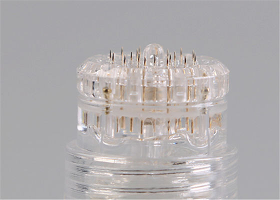 La aguja 20 Microneedling del sello del rodillo de Derma del Hydra consigue los sueros en el titanio del oro de la piel